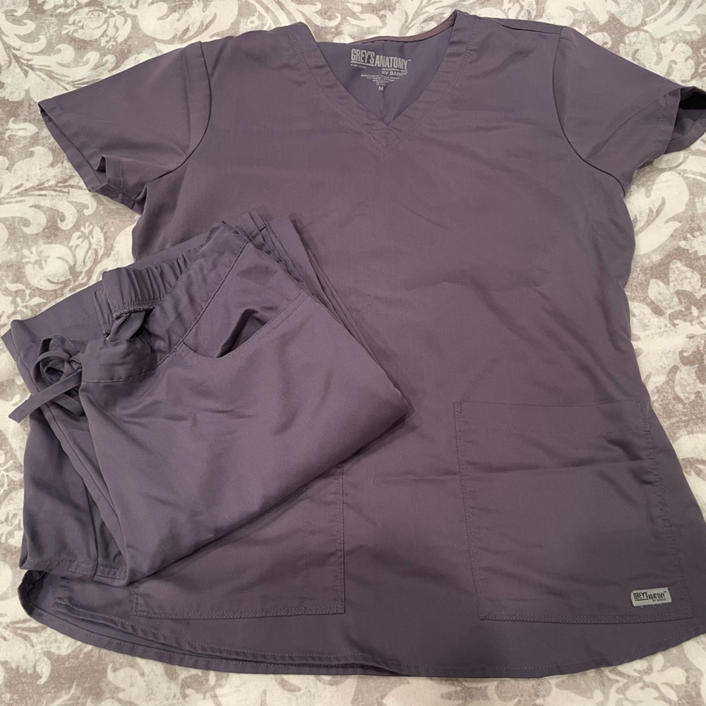 Women’s Grey’s Anatomy Scrub Set Size Medium Gray